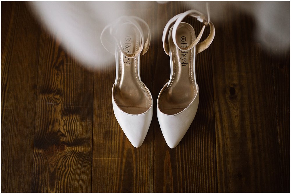  bride's white wedding shoes 