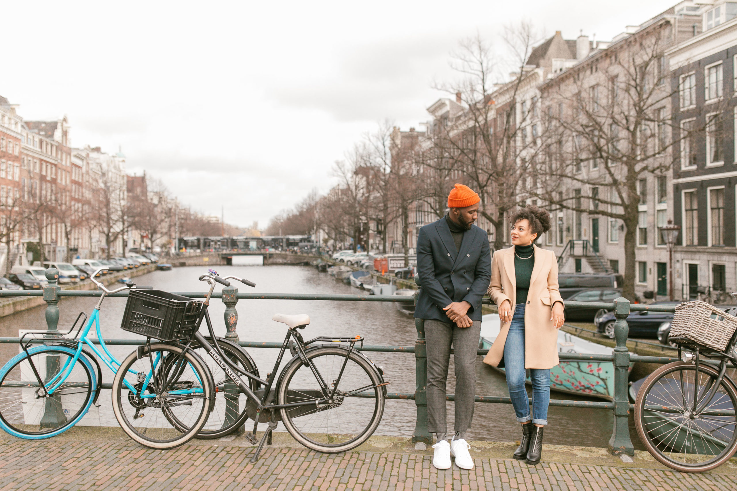black-couple-at-amsterdam-canal